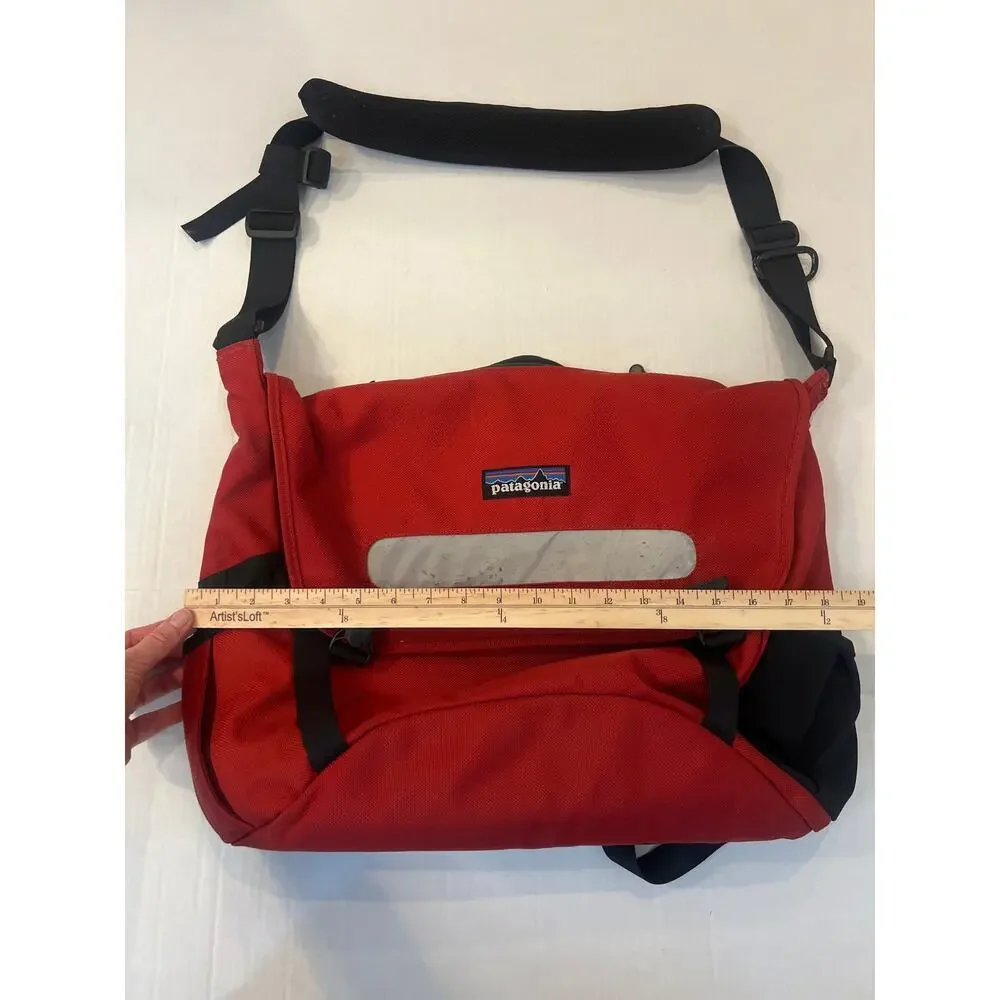 Patagonia Vintage Half Mass Messenger Bag Red Black